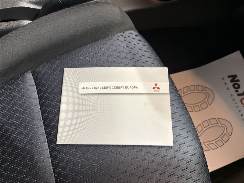 Mitsubishi Outlander 2,3   DI-D 4X4 7MÍST SPORT TZ - fotka 37 z 39