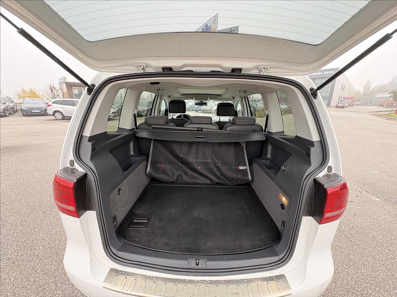 Volkswagen Touran 2,0 TDi 103kW Xen,Pano,Nez.top - fotka 34 z 42