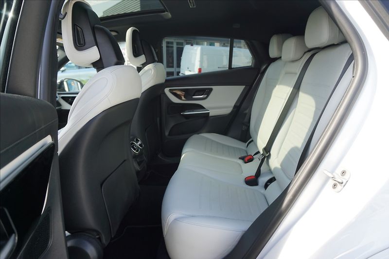 Mercedes-Benz GLC 2,0 400e 4M kupé - fotka 17 z 17