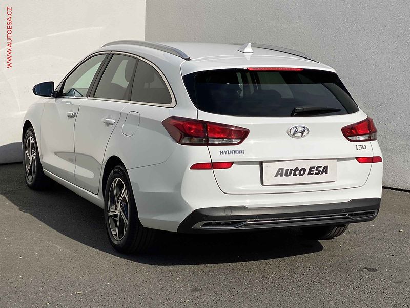 Hyundai i30 (2022) 1.6 CRDi, ČR, AT, LED - fotka 6 z 18