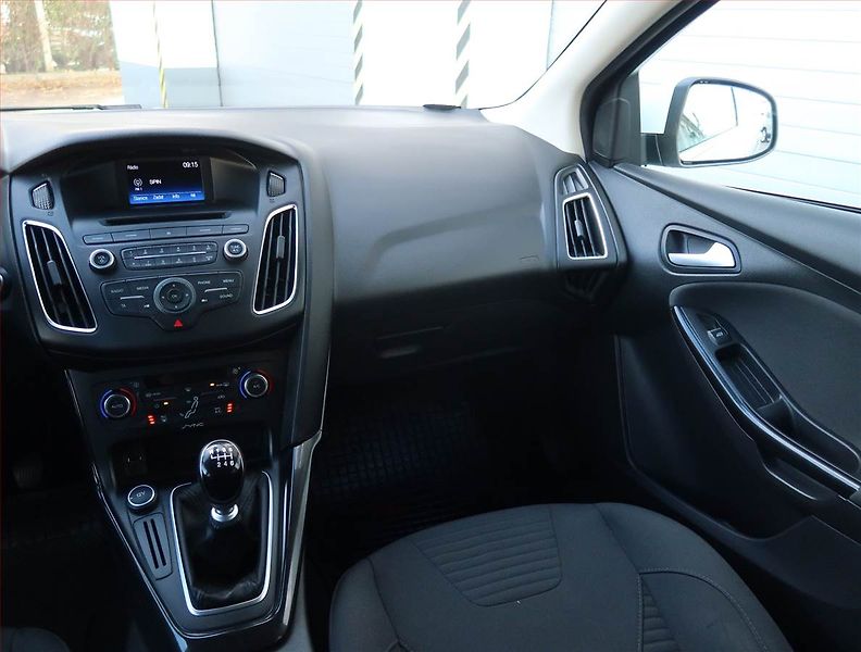Ford Focus (2016) Titanium 1.5 TDCi, Serv.kniha - fotka 8 z 19
