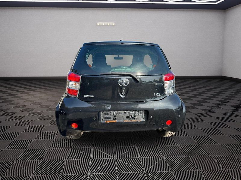 Toyota iQ (2010) 1,0 50Kw  Automat - fotka 6 z 18