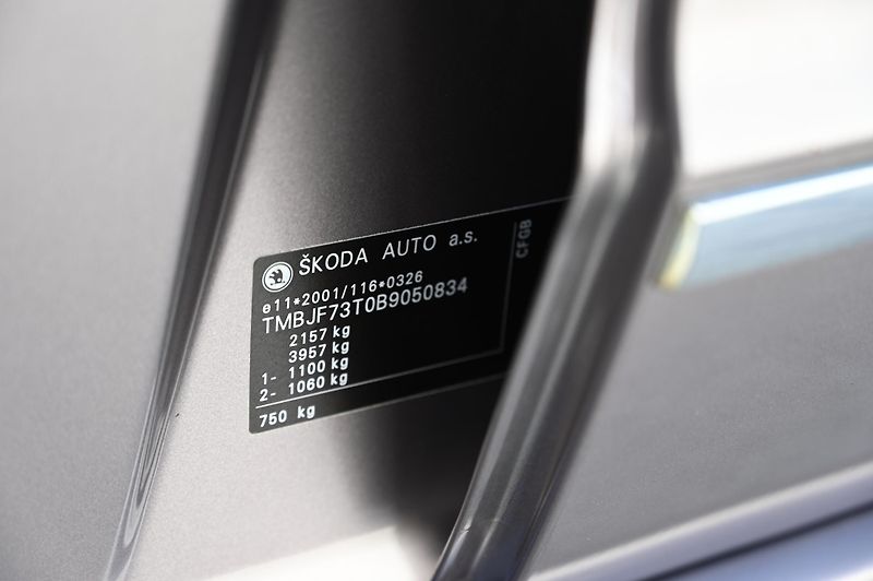 Škoda Superb 2.0TDI 125KW rezervace 3/2011 - fotka 40 z 43
