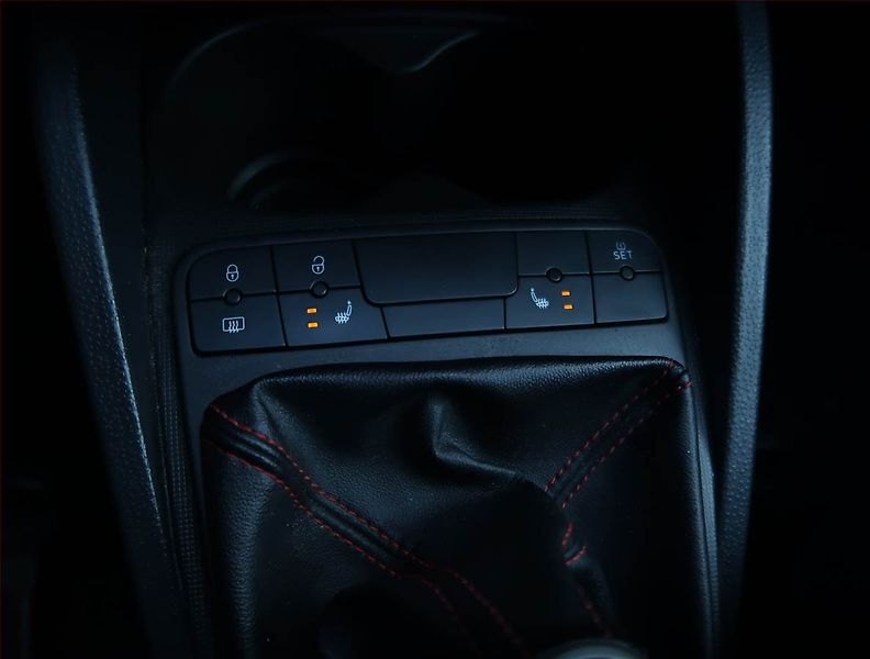 Seat Ibiza (2013) 1.2 TSI, Tempomat - fotka 16 z 17