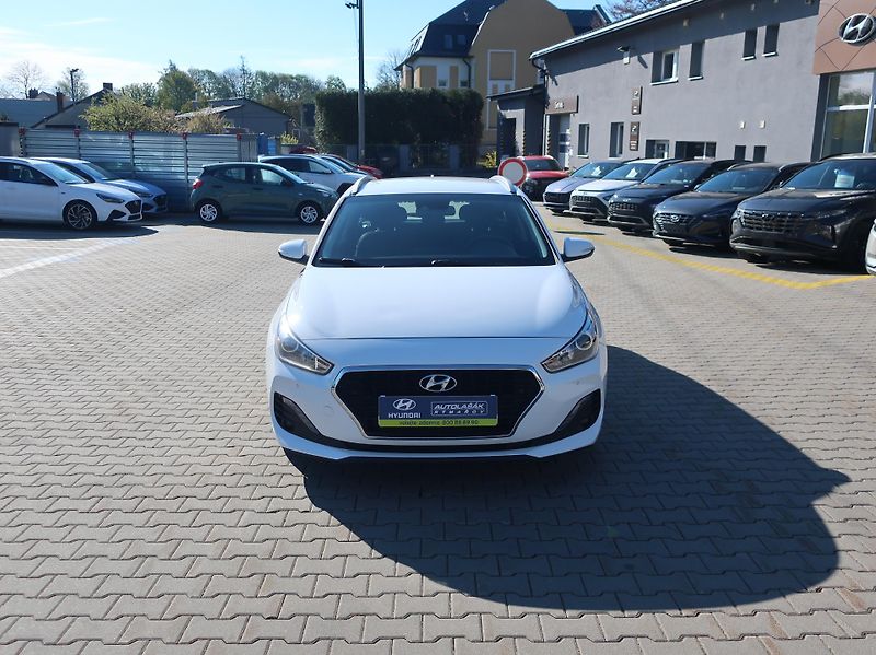 Hyundai i30 1.6CRDi 85kW STYLE NAVI ALU - fotka 2 z 31