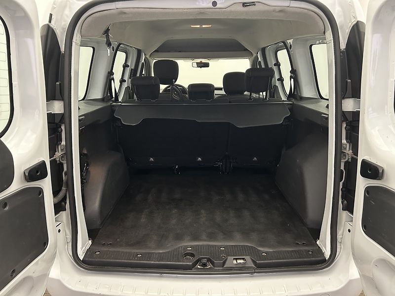 Dacia Dokker 1.6 TCe Arctica - fotka 19 z 23