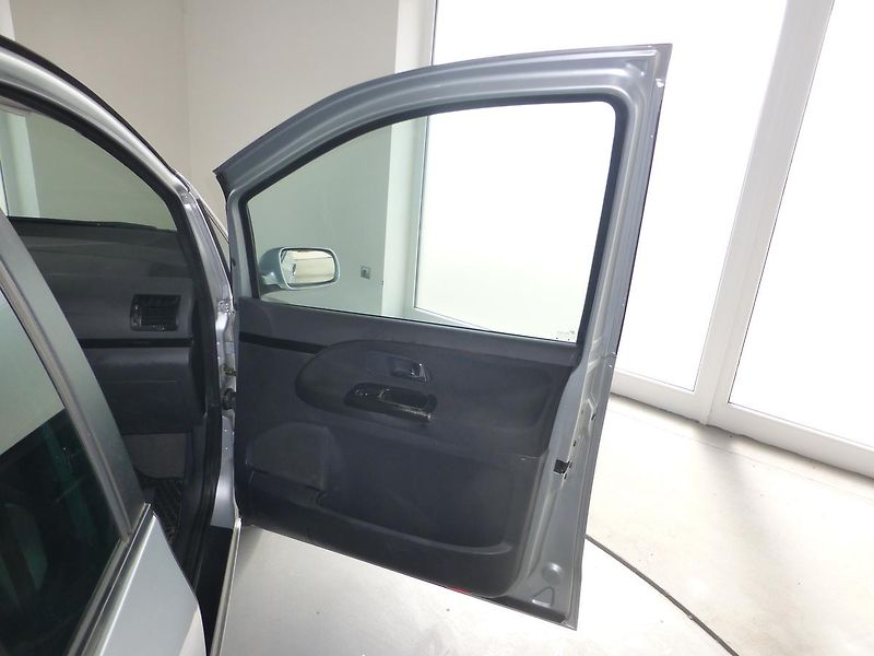 Seat Alhambra (2004) 1,9TDI*XENON*VYHŘ.S*TAŽNÉ*7MÍS - fotka 17 z 25