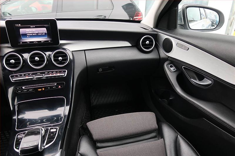 Mercedes-Benz Třídy C (2015) C 220 d, Automat, Navi - fotka 8 z 21