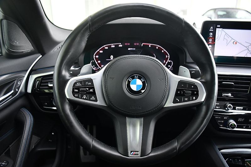 BMW Řada 5 530e PHEV M-SPORT xD HUD 1M ČR - fotka 23 z 39