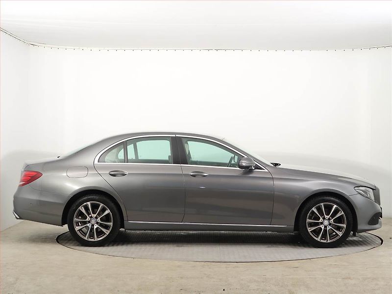 Mercedes-Benz Třídy E (2016) E 220 d - fotka 6 z 15