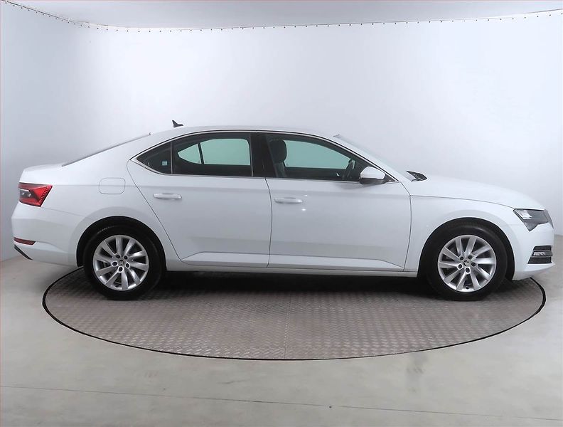 Škoda Superb (2023) Style 2.0 TDI - fotka 6 z 17