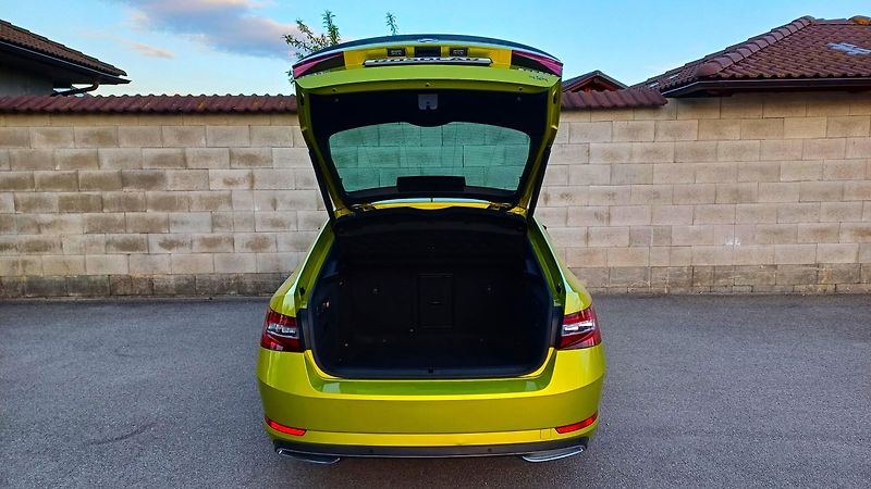 Škoda Superb 140kW TDI 4x4 SPORTLINE - fotka 11 z 47