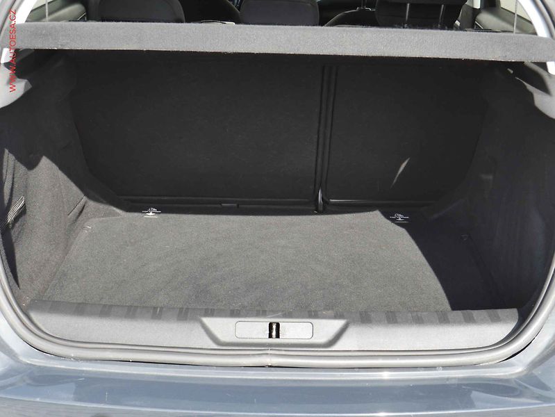 Peugeot 308 (2019) 1.2PT, AC, park.asist - fotka 7 z 20