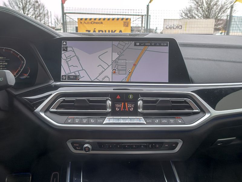 BMW X7 (2019) ČR 3.0i 250KW 7sed – INDIVIDUÁ - fotka 26 z 59
