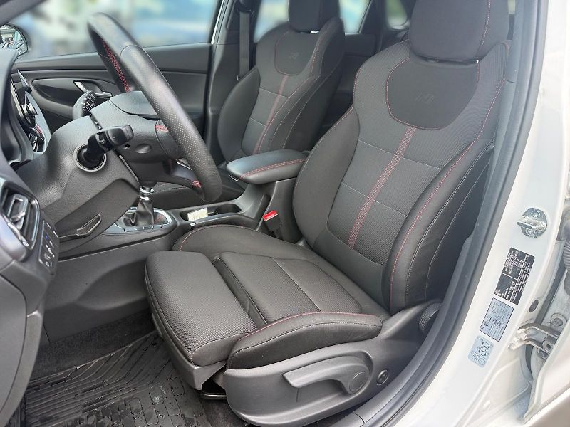 Hyundai i30 (2023) N LINE 1.0T-GDI 88kW CZ DPH - fotka 7 z 11