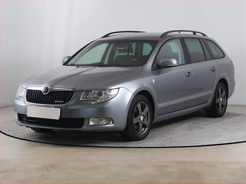 Škoda Superb (2012) 1.6 TDI, Navi, Tempomat - fotka 2 z 15