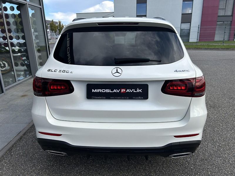 Mercedes-Benz GLC 300d 4MATIC AMG AIRMATIC - fotka 6 z 30