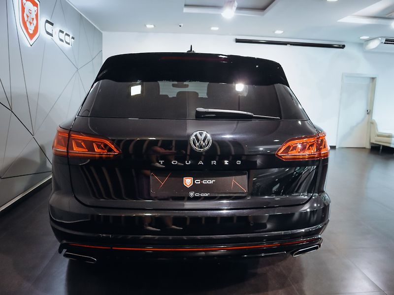 Volkswagen Touareg R-Line 4Motion 4.0 TDI 310kW - fotka 6 z 36
