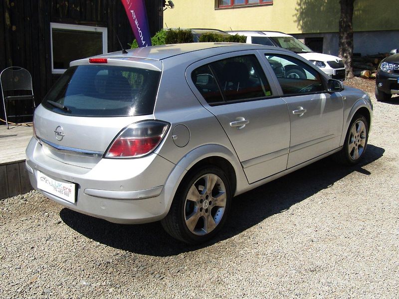 Opel Astra (2007) 1.8 16V AUTOMAT - fotka 11 z 35