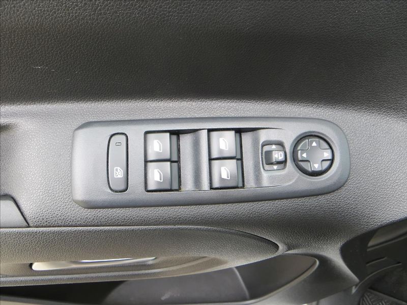 Opel Combo 1,5 CDTI 96kW Life Edit Plus - fotka 12 z 22