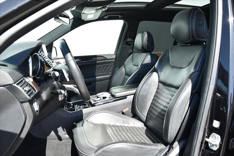 Mercedes-Benz GLS 350d 4MATIC AMG 7-MÍST DPH - fotka 10 z 34