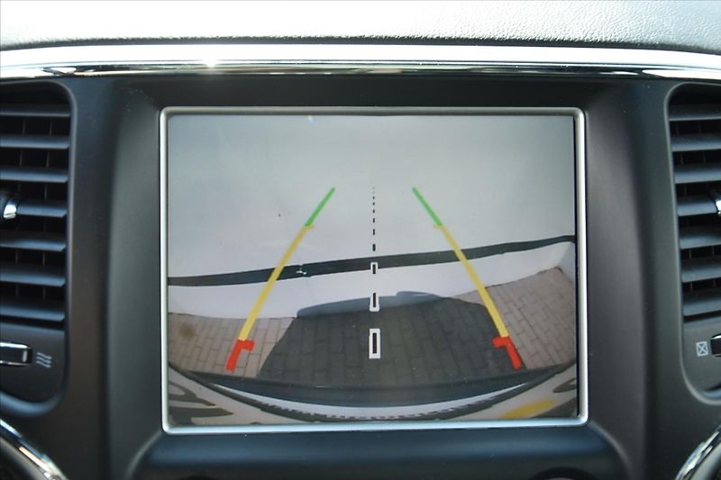 Jeep Grand Cherokee 6.4 SRT 344kW AWD NAVI ČR - fotka 23 z 33