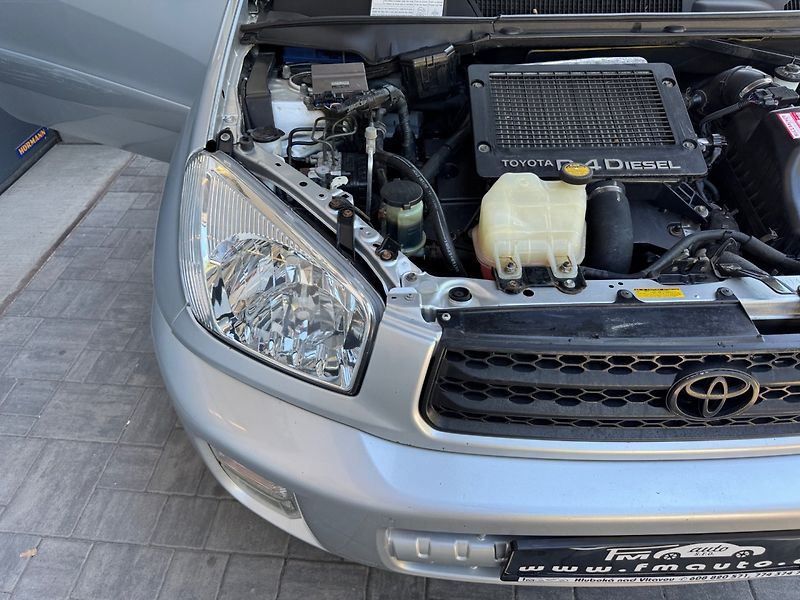 Toyota RAV4 (2003) 2.0 D-4D 4WD - fotka 22 z 27