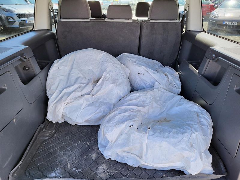 Volkswagen Caddy MAXI 1.6 TDi 75kW 5-míst - fotka 33 z 39