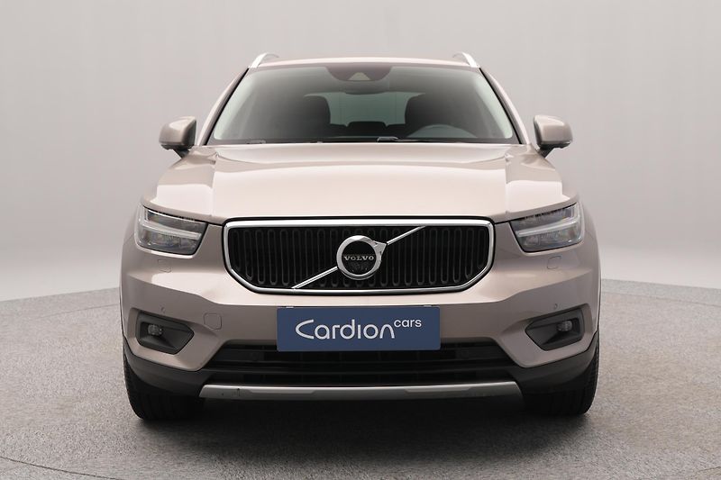 Volvo XC40 B4 MOMENTUM AUT  - fotka 15 z 47