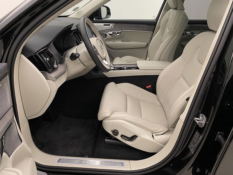 Volvo XC90 T8 AWD RECHARGE ULTRA BRIGHT - fotka 3 z 72