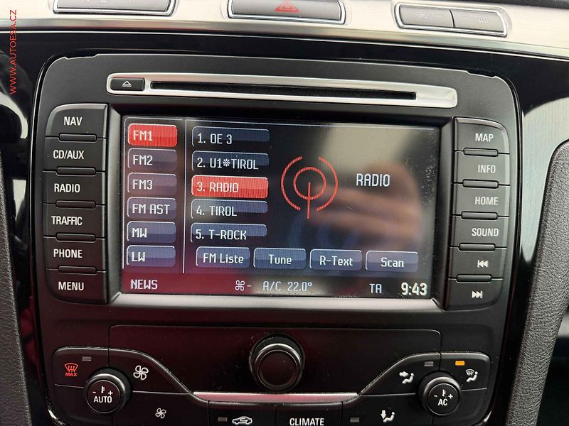 Ford Galaxy (2012) 2.2 TDCi, Titanium, xenon - fotka 15 z 16