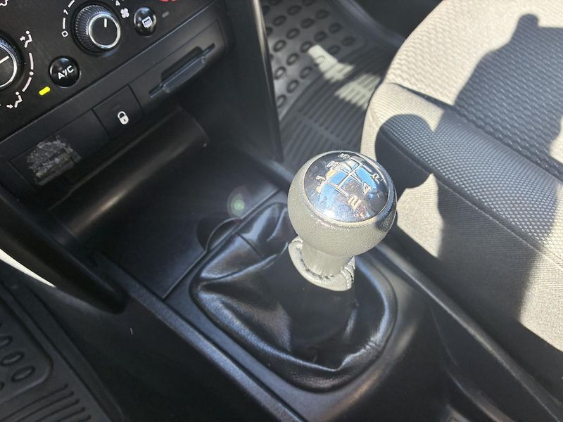 Peugeot 207 1.4 16V VTi Active - fotka 17 z 18