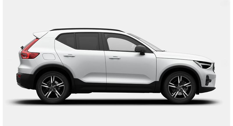 Volvo XC40 (2026) B3 PLUS DARK AUT - fotka 6 z 12
