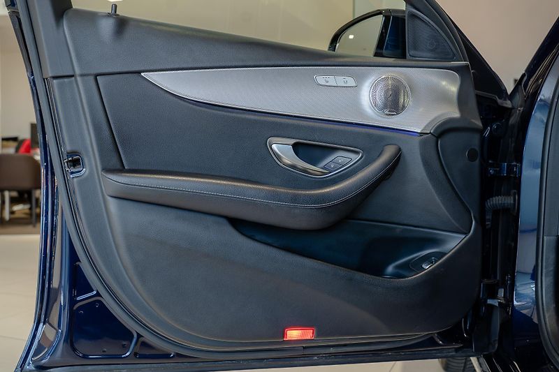Mercedes-Benz Třídy E (2017) E 220 d/HUD/360/BUR/TOP - fotka 5 z 16