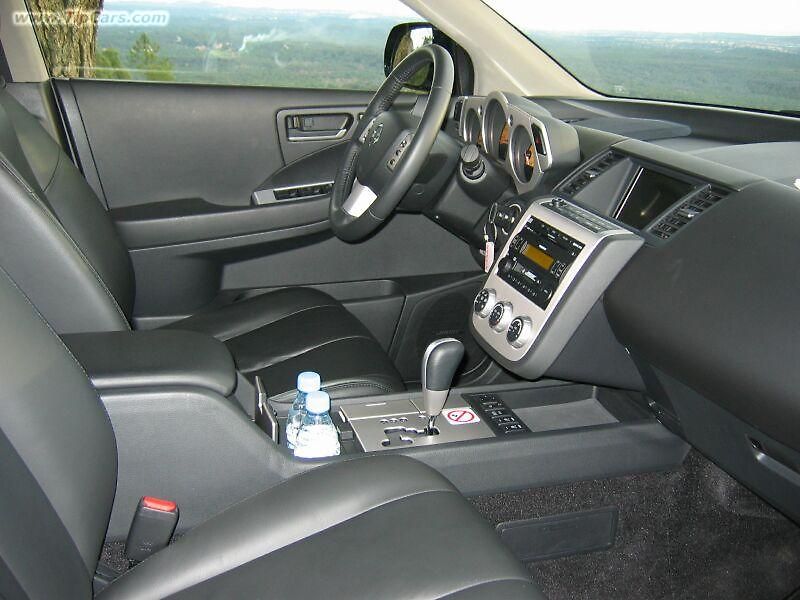 Murano se hodí spíše na silnice než do terénu. Podvozek zase tak extrémně vysoký není.