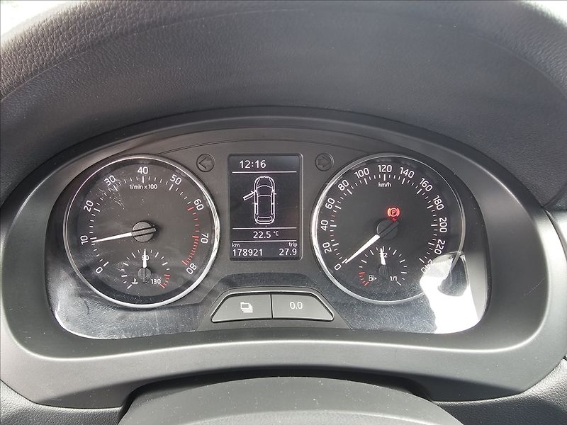 Škoda Rapid 1,2 TSi 63KW Ambition KLIMA AL - fotka 15 z 37