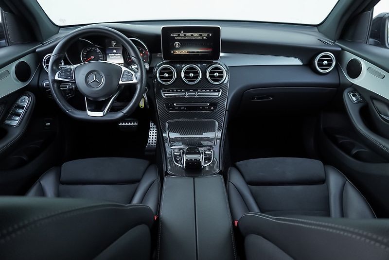 Mercedes-Benz GLC (2019) 300 4MATIC AMG - fotka 19 z 32