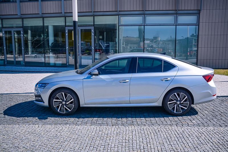 Škoda Octavia Style Plus Navigace 18 kola ČR - fotka 72 z 76