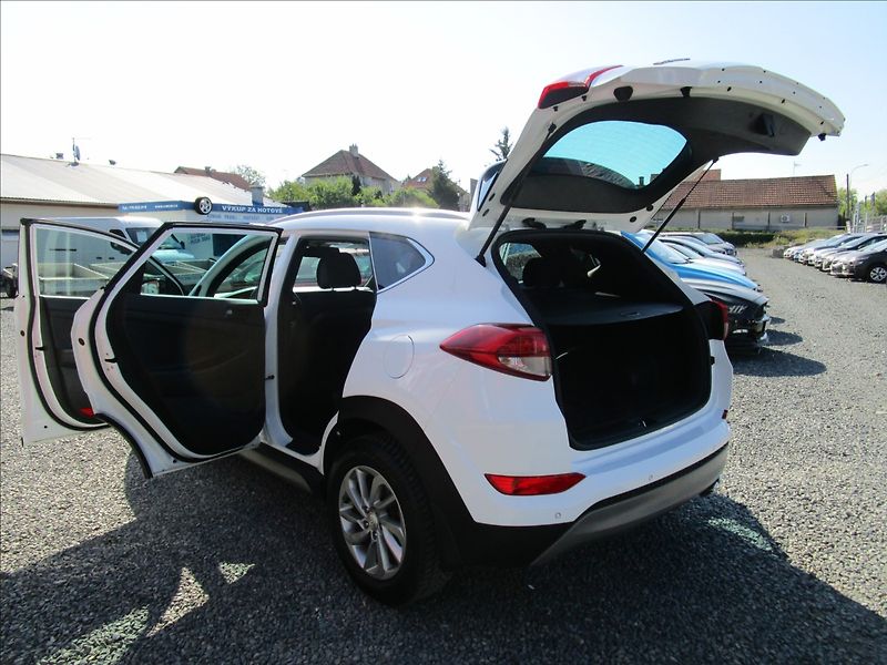 Hyundai Tucson 2.0CRDi 4WD, automat - fotka 37 z 47