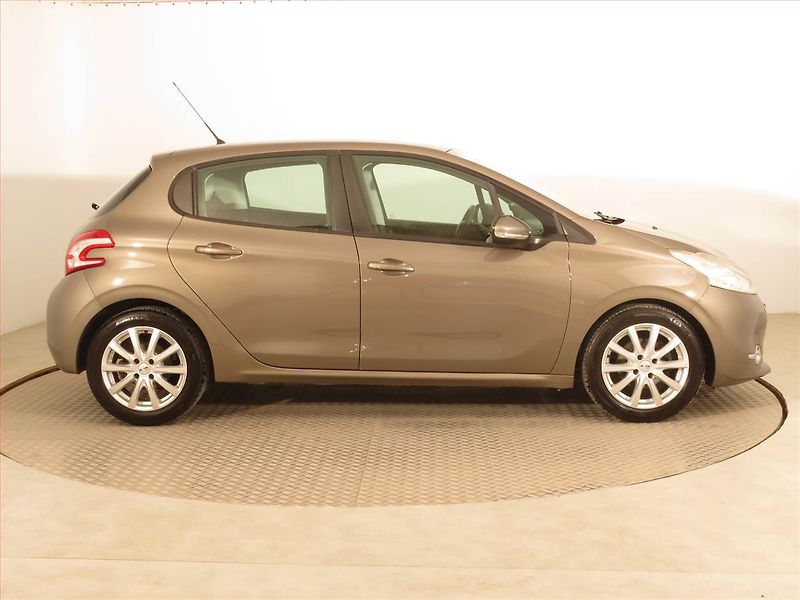 Peugeot 208 (2013) 1.4 VTi, Serv.kniha, Tempomat - fotka 6 z 15