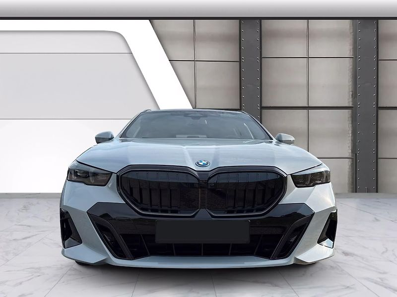 BMW Řada 5 530e xDrive M-Sport Pro Pano H - fotka 2 z 17