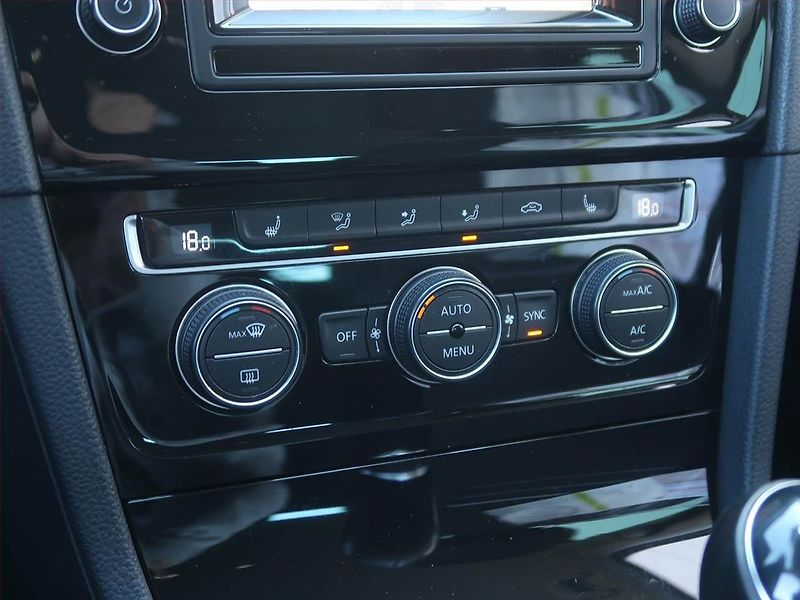 Volkswagen Golf (2014) 2.0 TDI, Serv.kniha, Navi - fotka 12 z 18