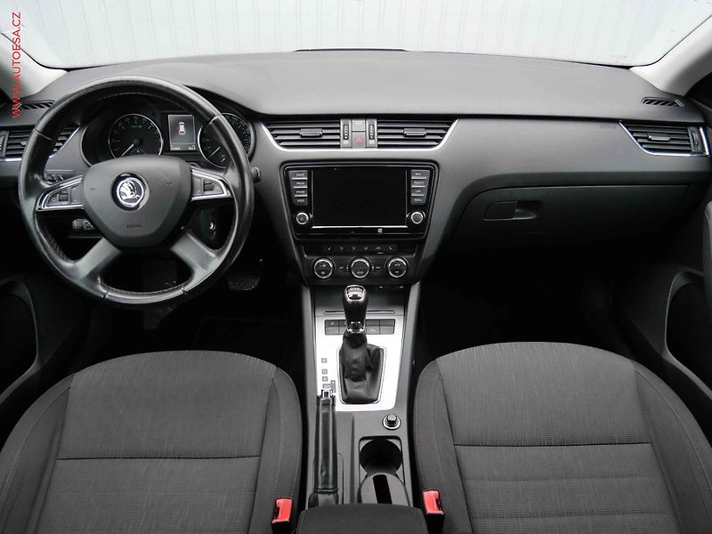 Škoda Octavia (2013) 2.0TDi, ČR, Ele, DSG, bixen - fotka 8 z 22