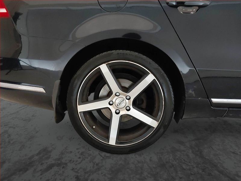 Volkswagen Passat (2012) Comfortline 2.0 TDI - fotka 14 z 16