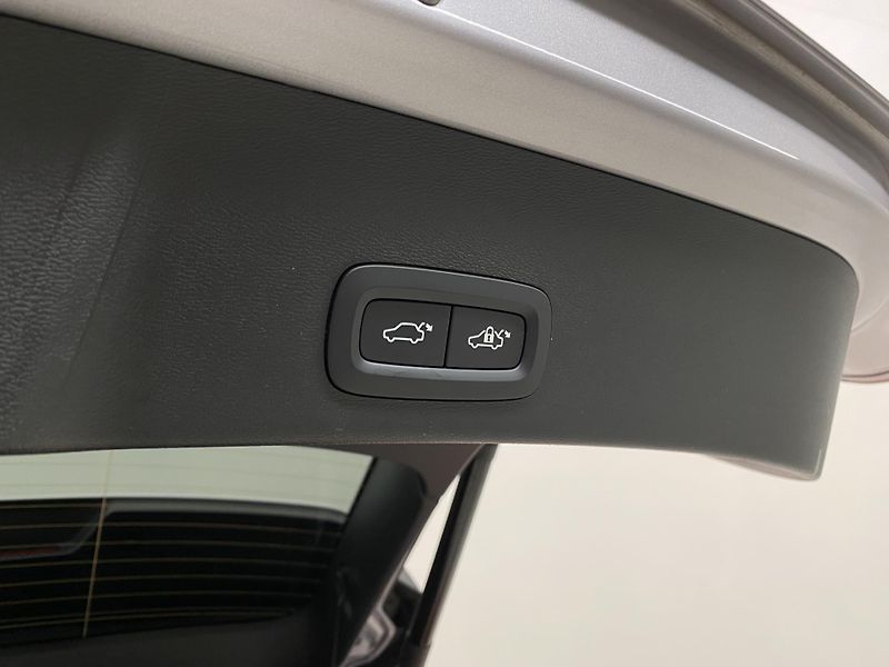 Volvo XC40 B3 AUT DARK PLUS - fotka 21 z 62