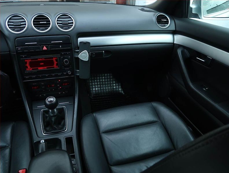 Audi A4 (2007) 2.0 TDI, Serv.kniha, Xenony - fotka 8 z 17