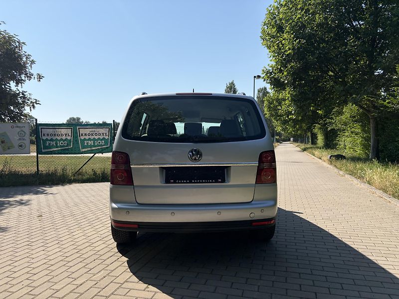 Volkswagen Touran 1.6 75kw Trendline 7 míst - fotka 20 z 25