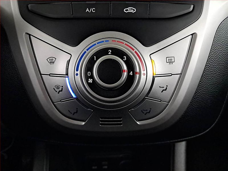 Hyundai ix20 (2018) 1.4 CVVT, Park. senzory - fotka 14 z 17
