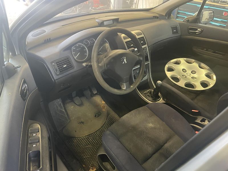 Peugeot 307 1.4 hdi 50Kw náhradní díly  - fotka 3 z 4