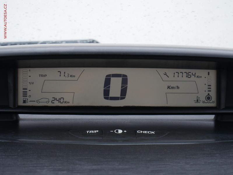 Citroën C4 (2007) 1.4i, ČR - fotka 14 z 16
